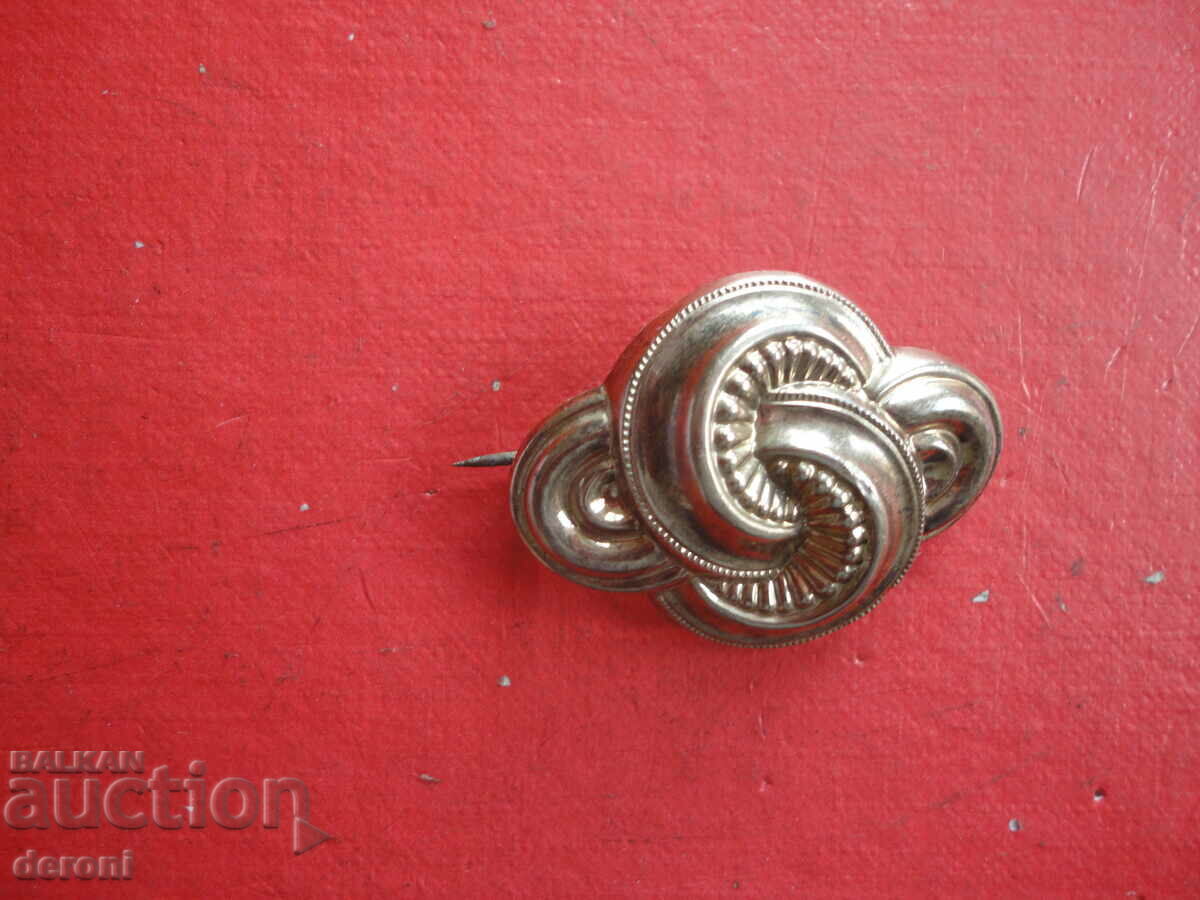 Auction  Gilt silver brooch