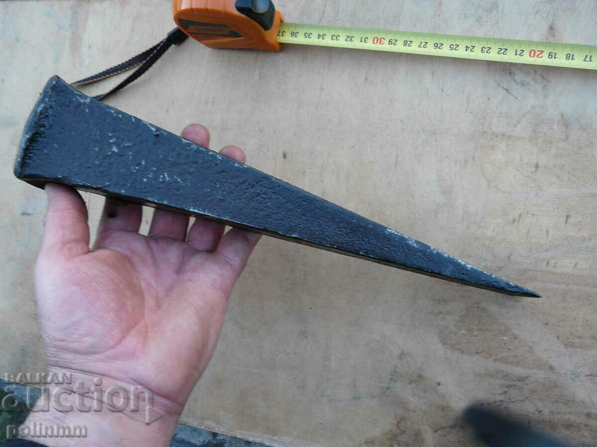 Delivery of Old forged wood splitting dagger Delivery of Old forged wood splitting dagger