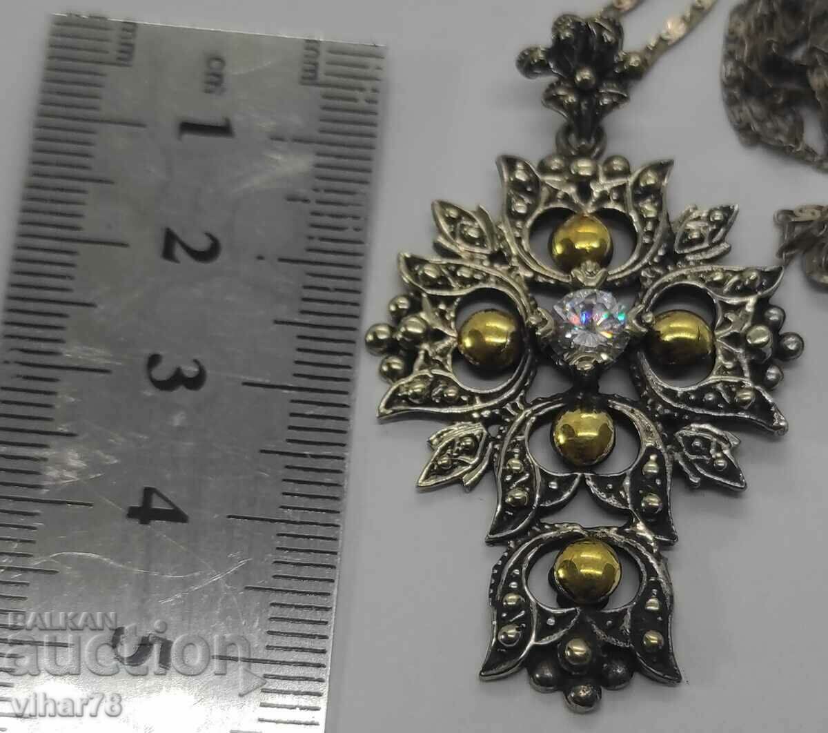 Delivery of A very beautiful cross made of silver and gold Delivery of A very beautiful cross made of silver and gold