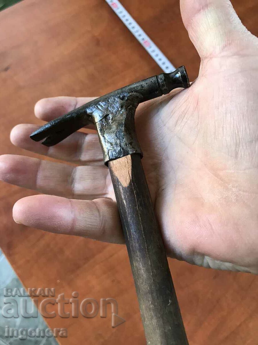 Delivery of HAMMER HAMMER OLD SMALL TOOL Delivery of HAMMER HAMMER OLD SMALL TOOL