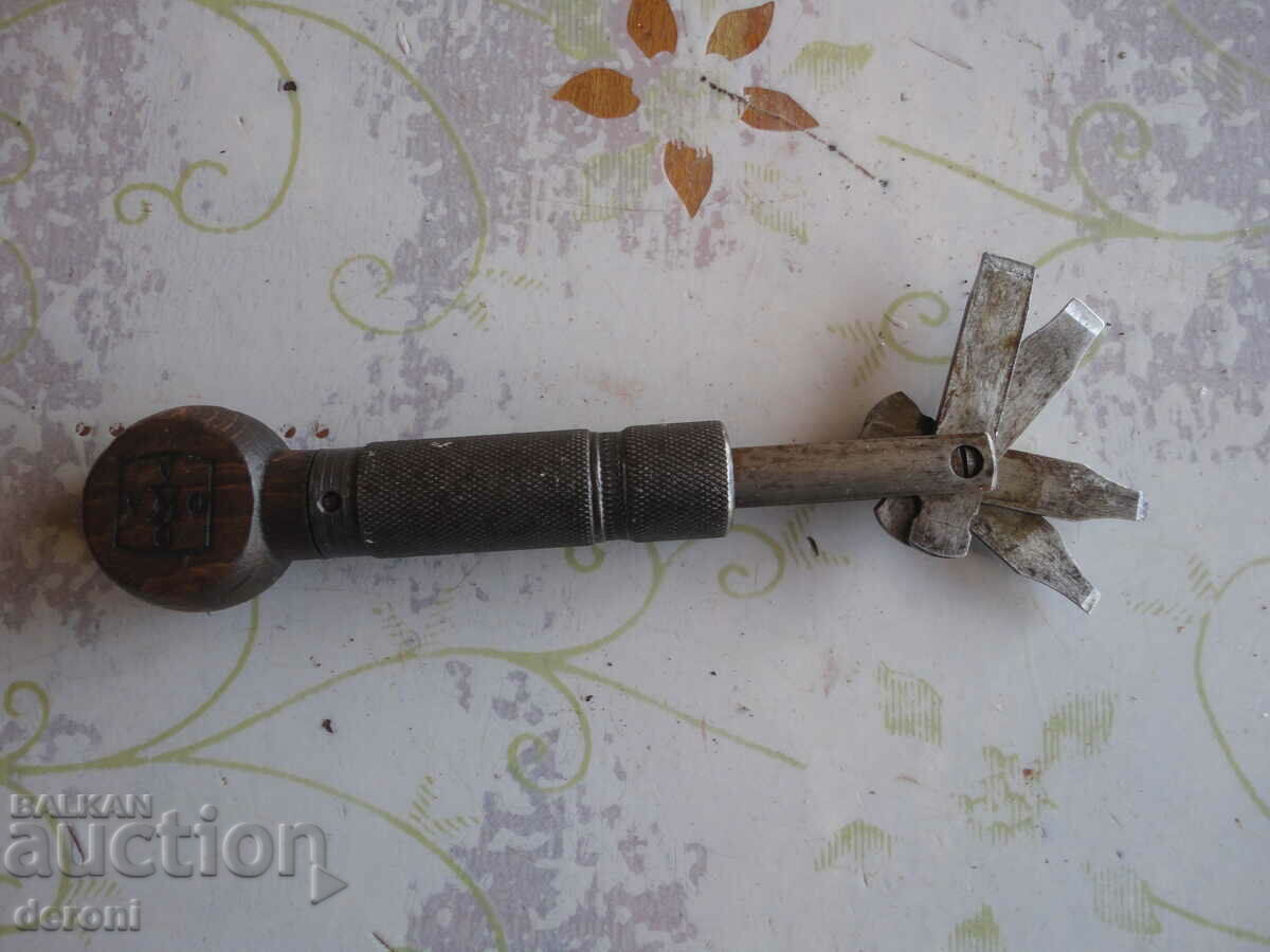 Delivery of Army Old screwdriver screwdrivers from ZIP WW 2 Delivery of Army Old screwdriver screwdrivers from ZIP WW 2