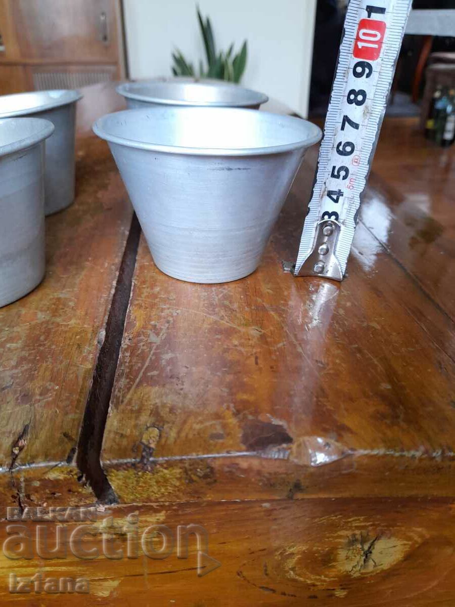 Delivery of Old creme caramel bowls Delivery of Old creme caramel bowls