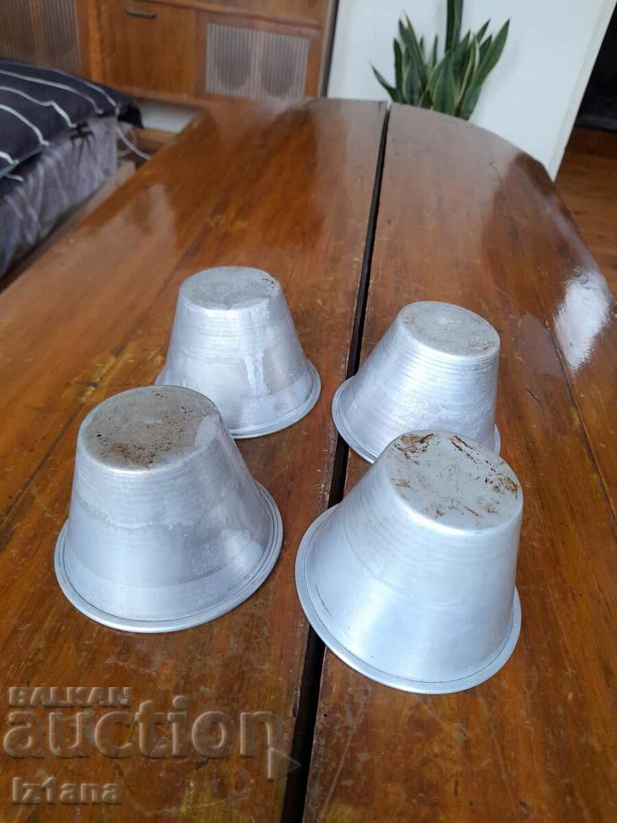 Old creme caramel bowls - 6 Old creme caramel bowls - 6