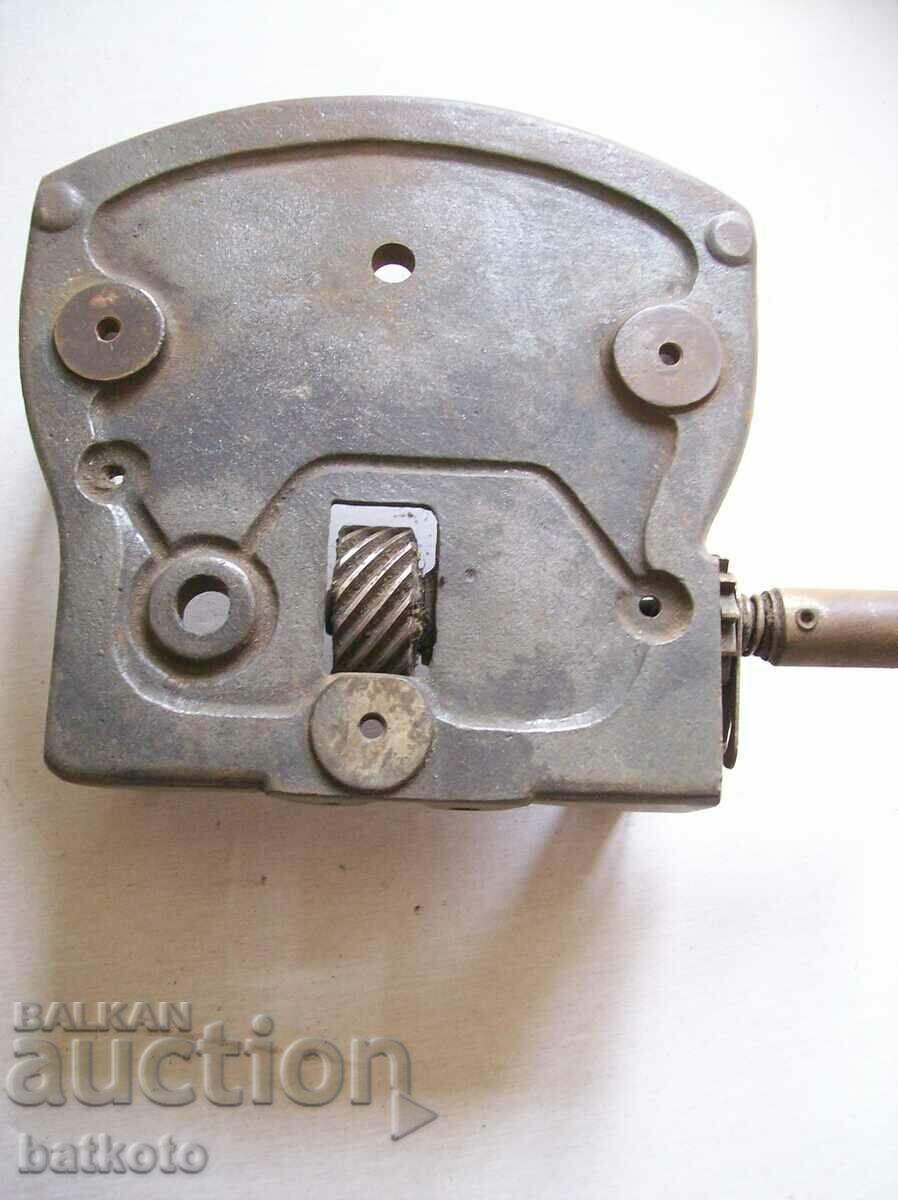 Old mechanics from a hand-held gramophone with price 15.00 BGN | € 7.67 Old mechanics from a hand-held gramophone with price 15.00 BGN | € 7.67