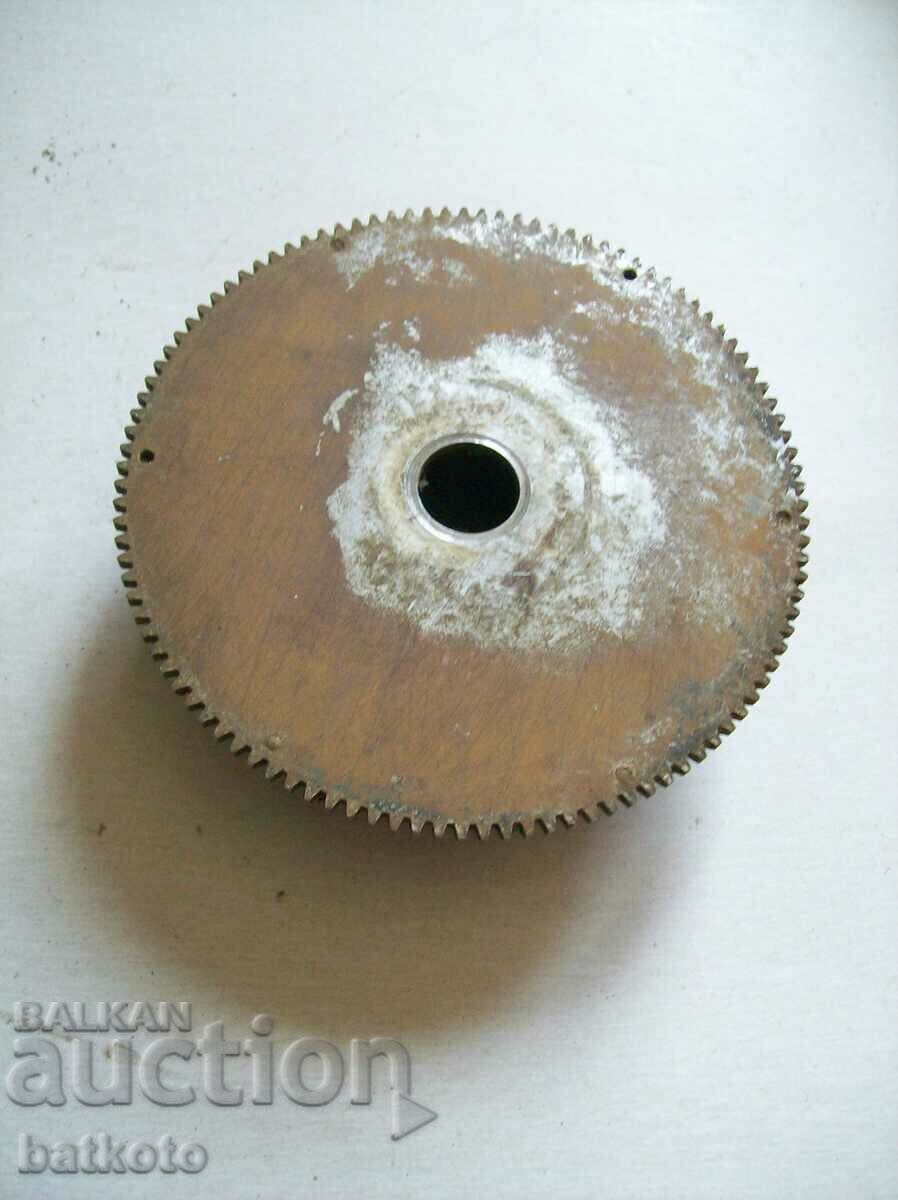 Drum without a spring from a hand gramophone with price 5.00 BGN | € 2.56 Drum without a spring from a hand gramophone with price 5.00 BGN | € 2.56