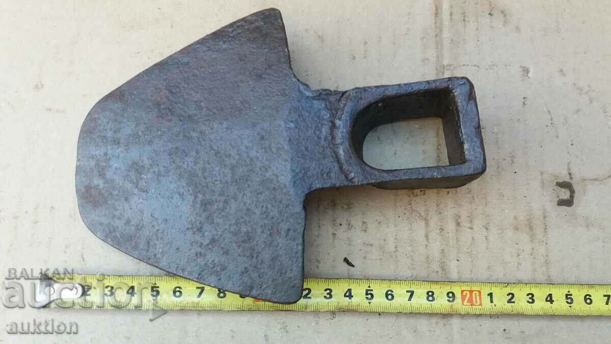 Auction  OLD WROUGHT RENAISSANCE HOE TOOL