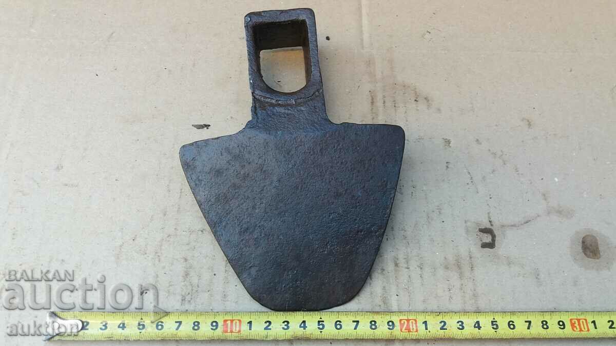 Delivery of OLD WROUGHT RENAISSANCE HOE TOOL