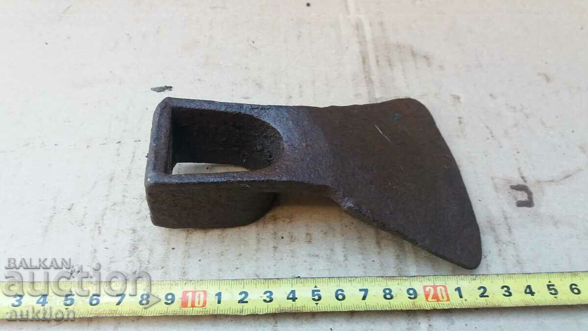 Delivery of OLD WROUGHT RENAISSANCE HOE TOOL Delivery of OLD WROUGHT RENAISSANCE HOE TOOL