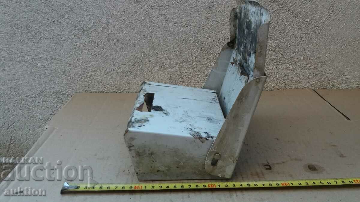 BDZ - SOC. WALL ASHTRAY REMOVED - 6