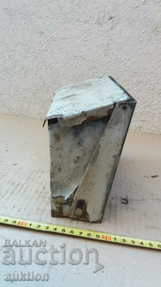 BDZ - SOC. WALL ASHTRAY REMOVED with price 9.99 BGN | € 5.11