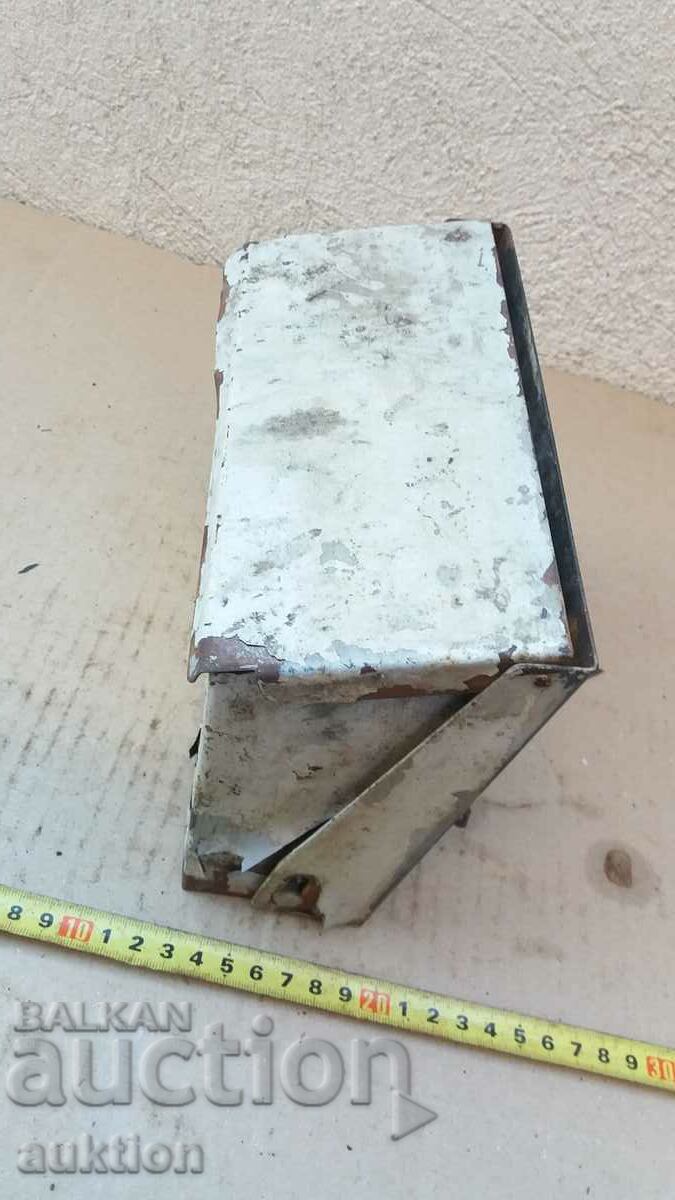 Auction  BDZ - SOC. WALL ASHTRAY REMOVED