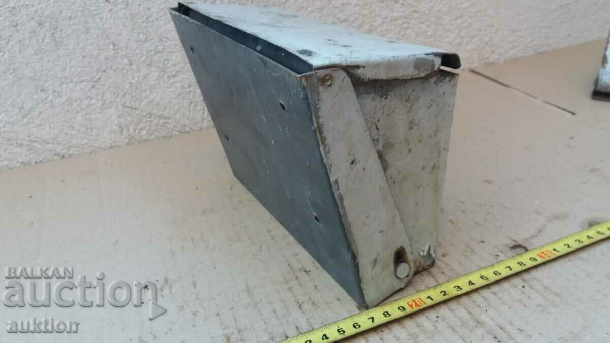 BDZ - SOC. WALL ASHTRAY REMOVED - 6