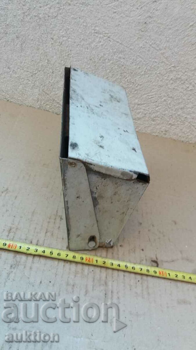 BDZ - SOC. WALL ASHTRAY REMOVED - 7