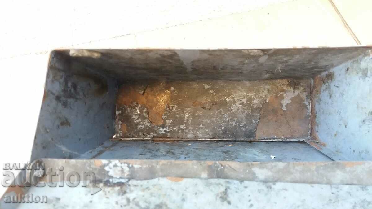 BDZ - SOC. WALL ASHTRAY REMOVED - 5