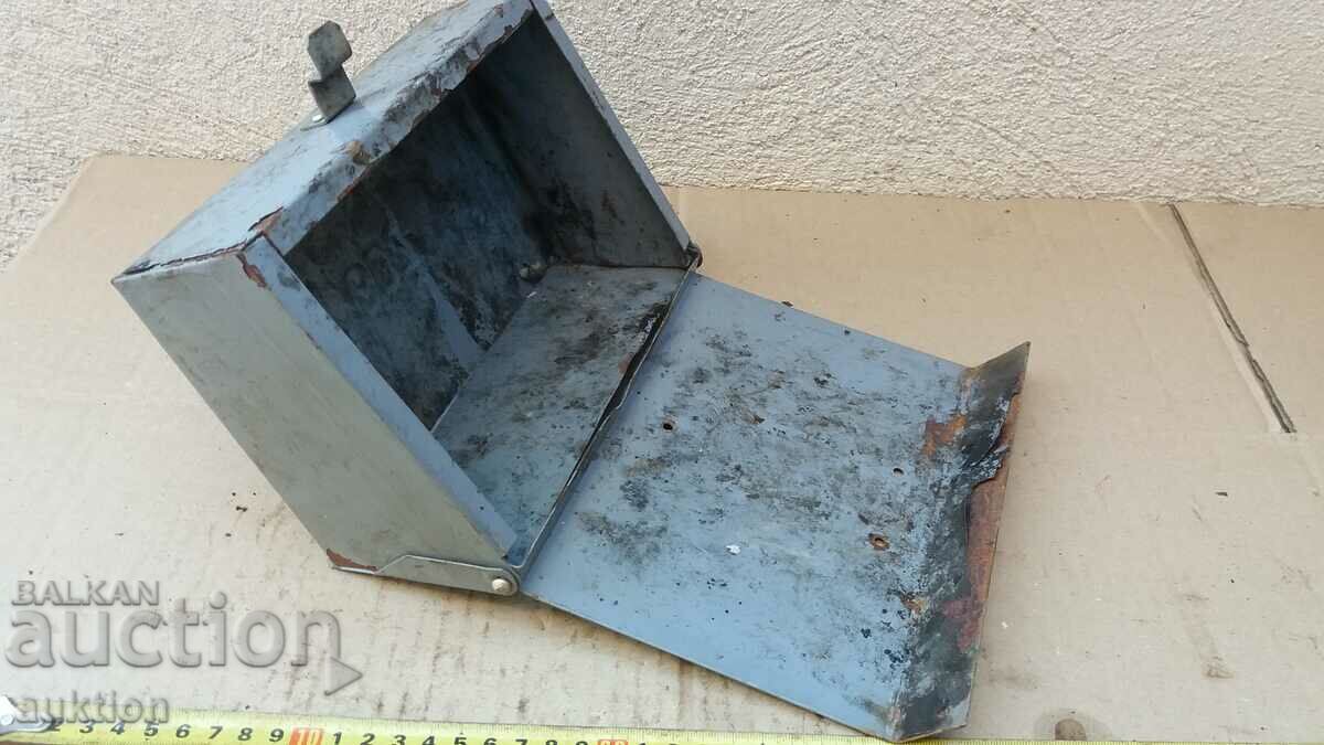 BDZ - SOC. WALL ASHTRAY REMOVED - 6