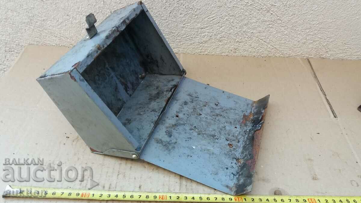 BDZ - SOC. WALL ASHTRAY REMOVED - 7