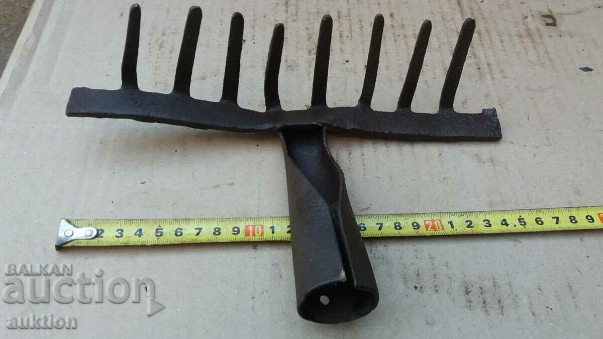 OLD RIVETED SMALL RAKE - BLADE - 5 OLD RIVETED SMALL RAKE - BLADE - 5