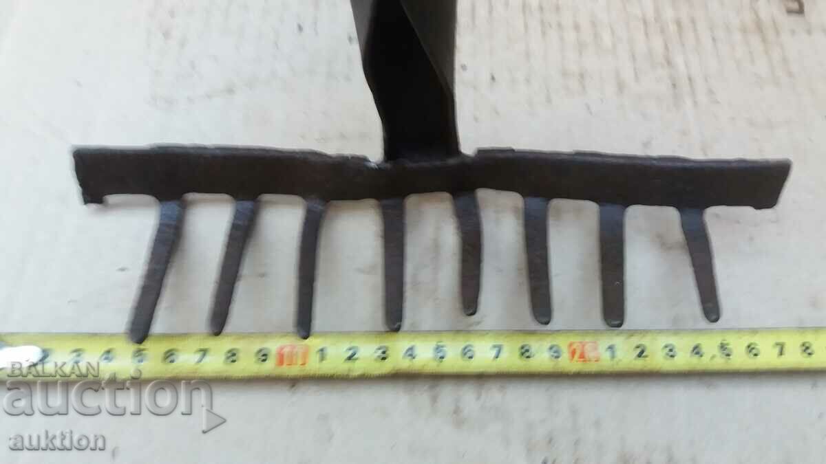 OLD RIVETED SMALL RAKE - BLADE - 6 OLD RIVETED SMALL RAKE - BLADE - 6