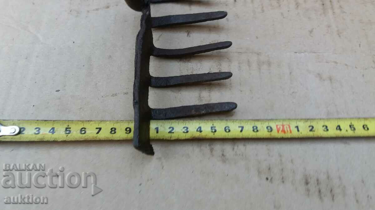 OLD RIVETED SMALL RAKE - BLADE - 7 OLD RIVETED SMALL RAKE - BLADE - 7