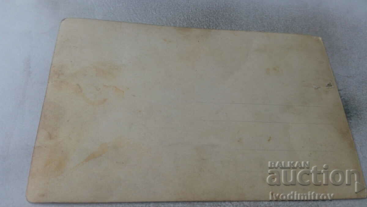 Снимка Четири жени и малко момче с цена 0.75 лв. | € 0.38 Снимка Четири жени и малко момче с цена 0.75 лв. | € 0.38