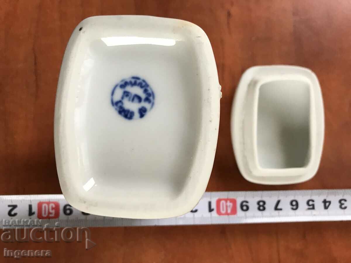 Auction PORCELAIN BAULE LEAF DISH, PART OF SERVICE Auction PORCELAIN BAULE LEAF DISH, PART OF SERVICE