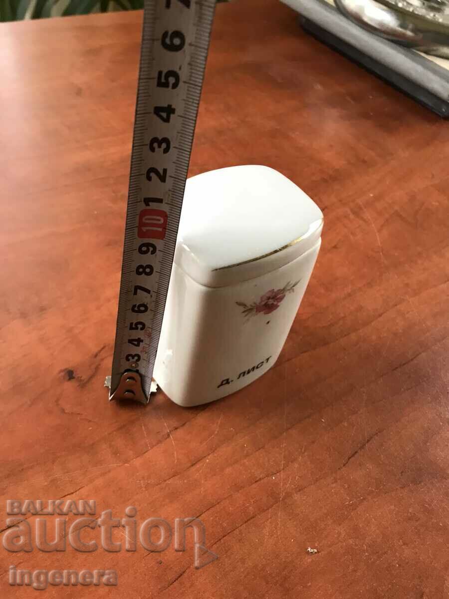 Delivery of PORCELAIN BAULE LEAF DISH, PART OF SERVICE Delivery of PORCELAIN BAULE LEAF DISH, PART OF SERVICE