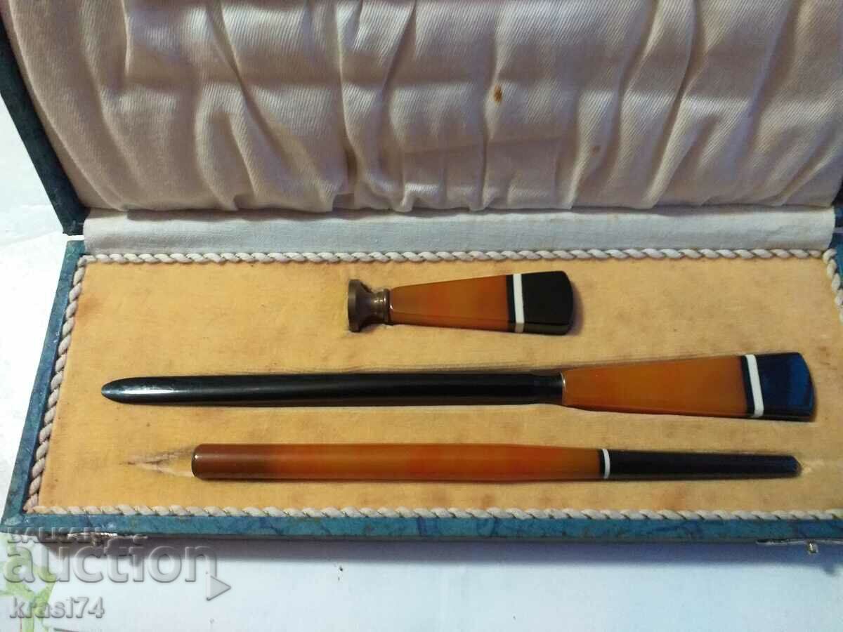 Set with price 60.00 BGN | € 30.68 Set with price 60.00 BGN | € 30.68