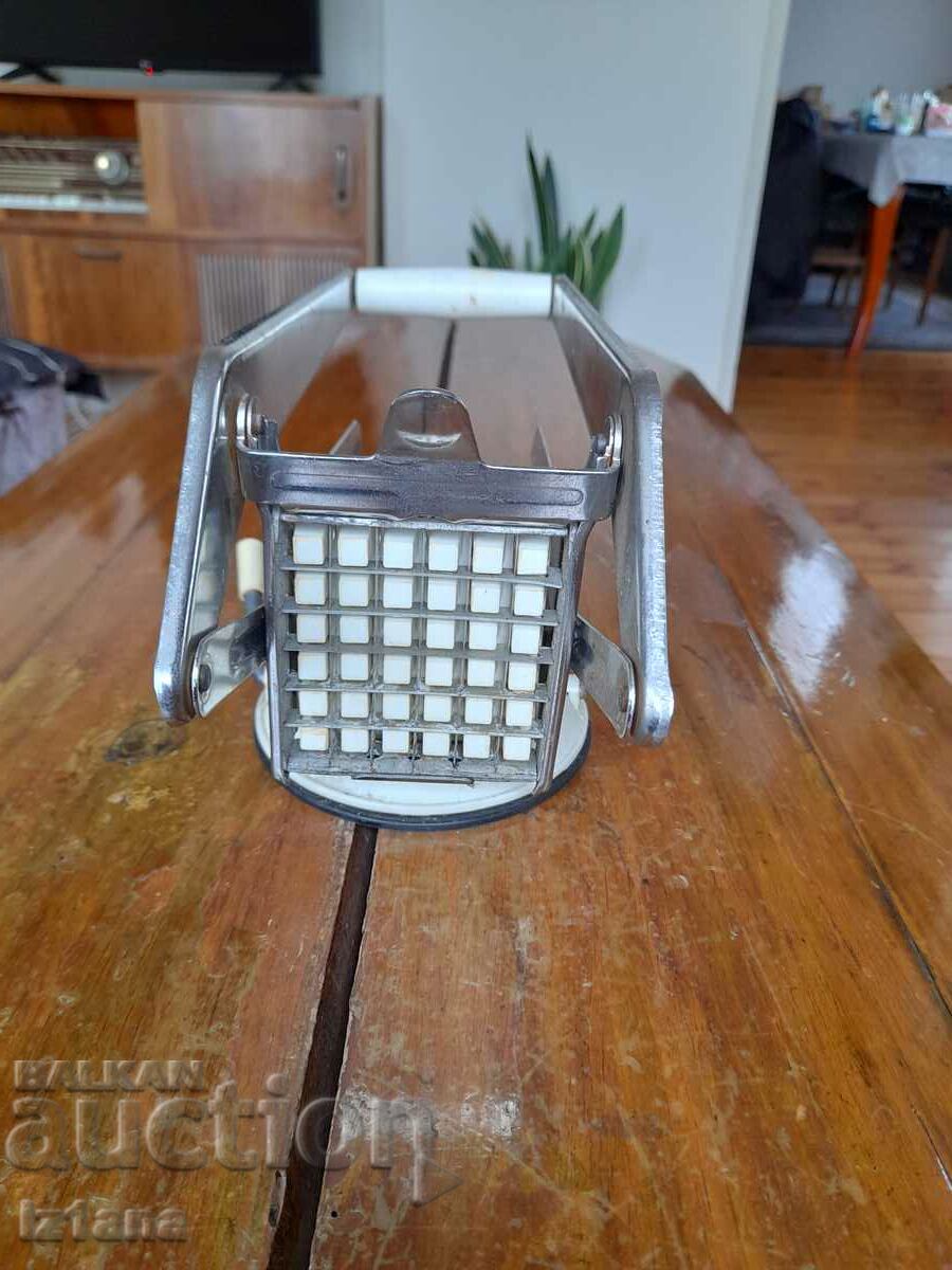 Old kitchen appliance for cutting potatoes with price 35.00 BGN | € 17.90 Old kitchen appliance for cutting potatoes with price 35.00 BGN | € 17.90