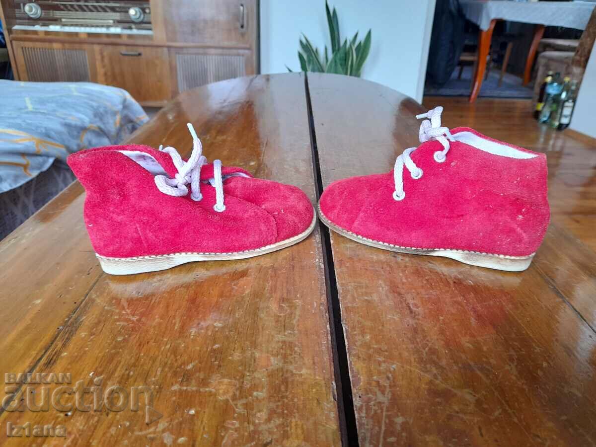 Auction Old children's shoes Auction Old children's shoes