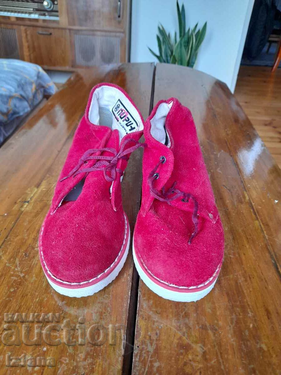 Pantofi vechi pentru tineret
