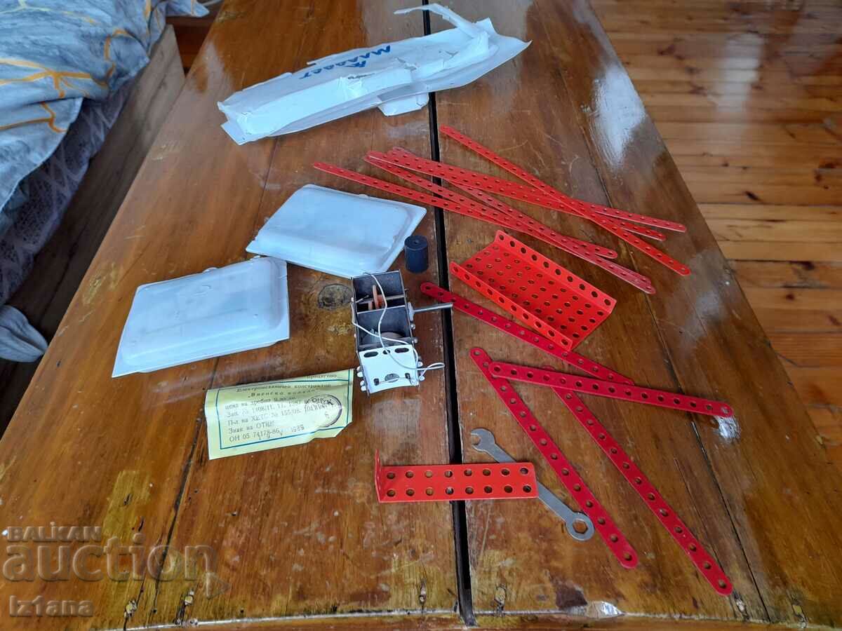 Vechi constructor roată vieneză cu preț 50.00 BGN | € 25.56 Vechi constructor roată vieneză cu preț 50.00 BGN | € 25.56