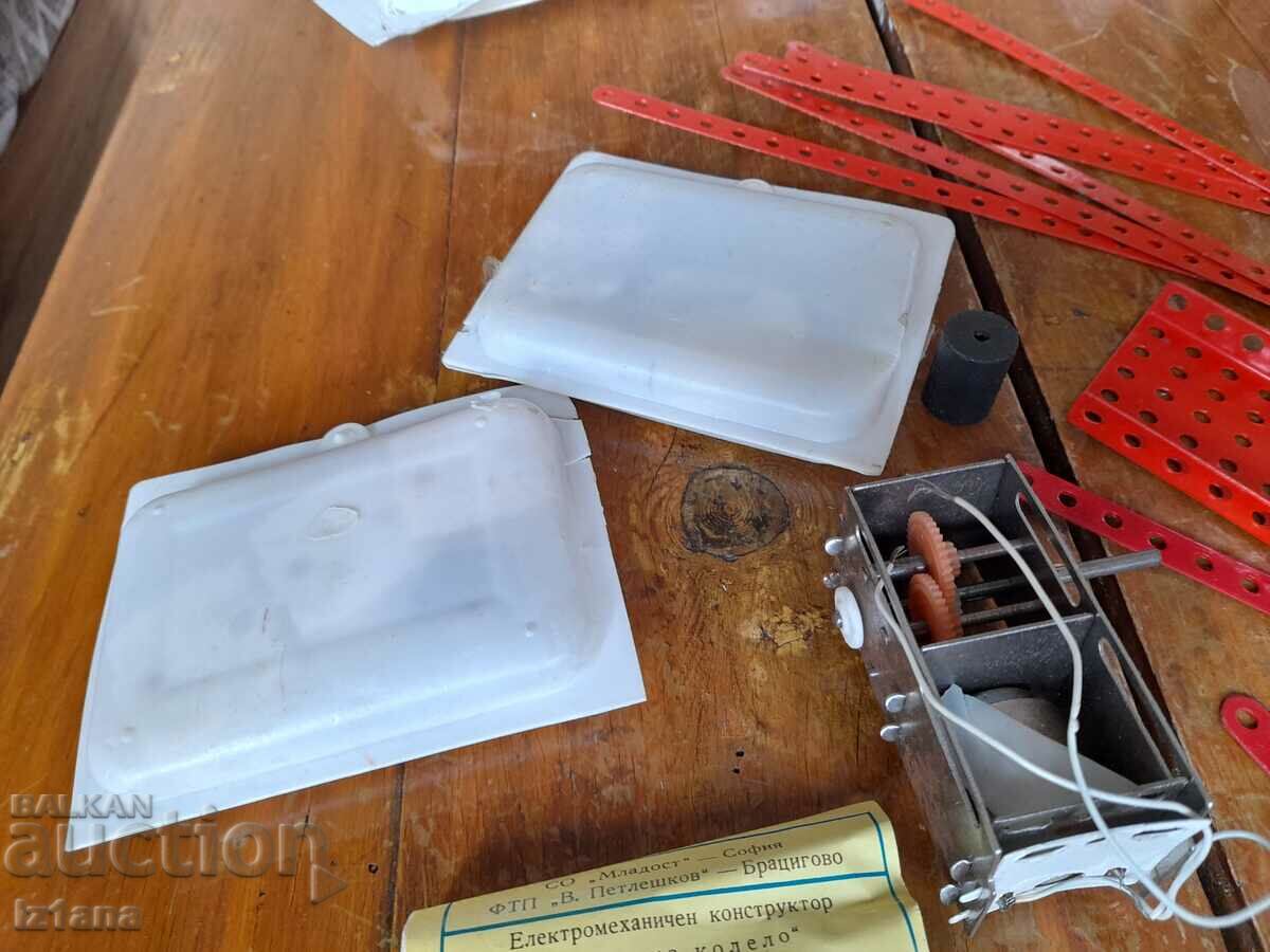 Licitație Vechi constructor roată vieneză Licitație Vechi constructor roată vieneză