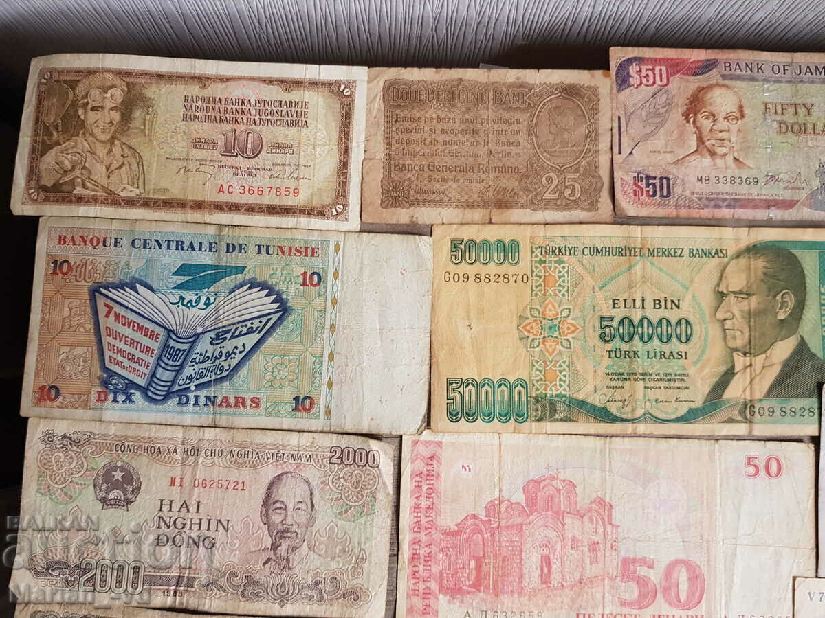 Lot of foreign banknotes - 28 pieces with price 40.00 BGN | € 20.45 Lot of foreign banknotes - 28 pieces with price 40.00 BGN | € 20.45