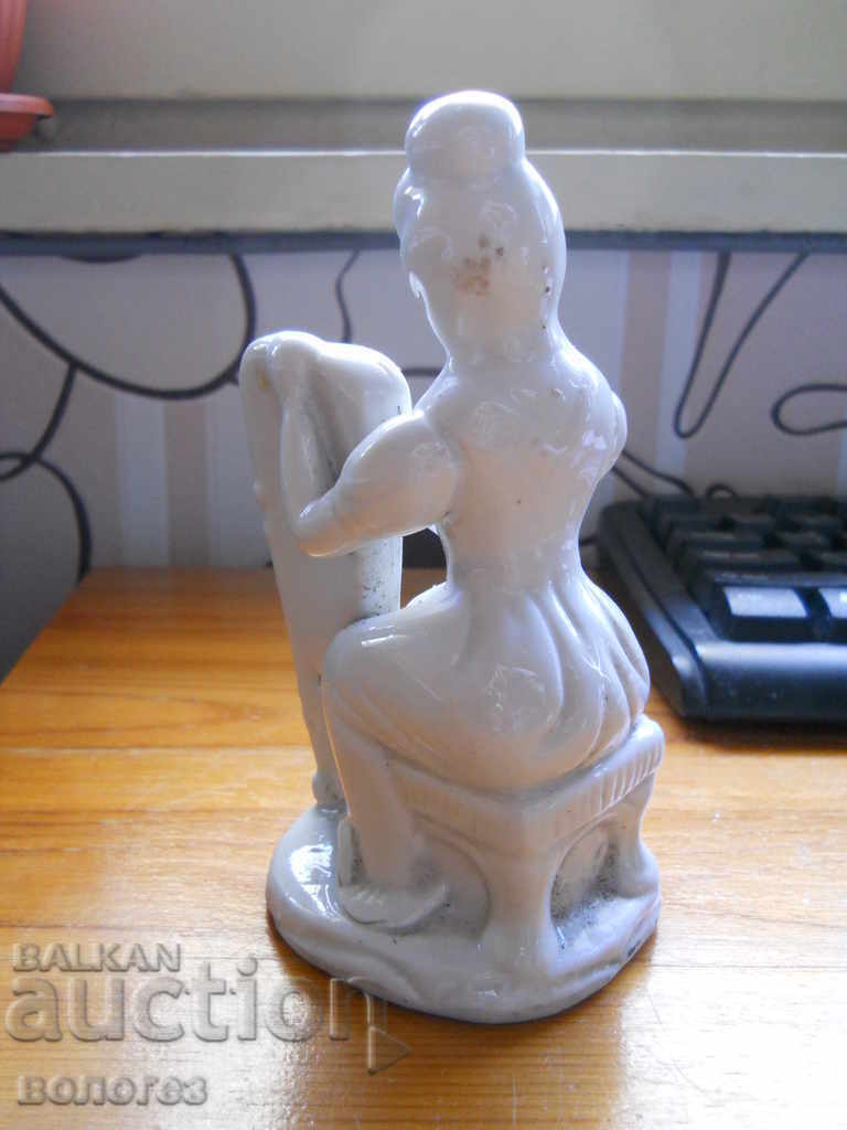 Auction Porcelain figurine Auction Porcelain figurine