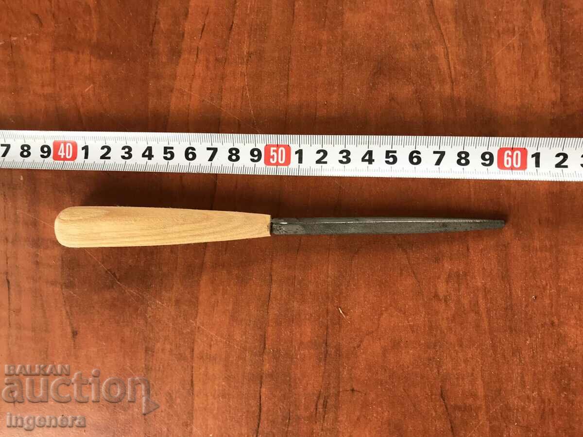 PILA TRIANGLE INSTRUMENT cu preț 10.00 BGN | € 5.11