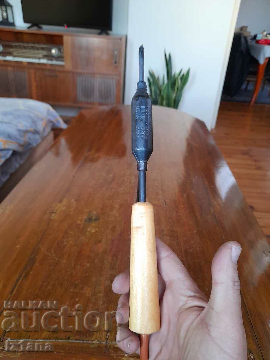 Old soldering iron with price 25.00 BGN | € 12.78 Old soldering iron with price 25.00 BGN | € 12.78