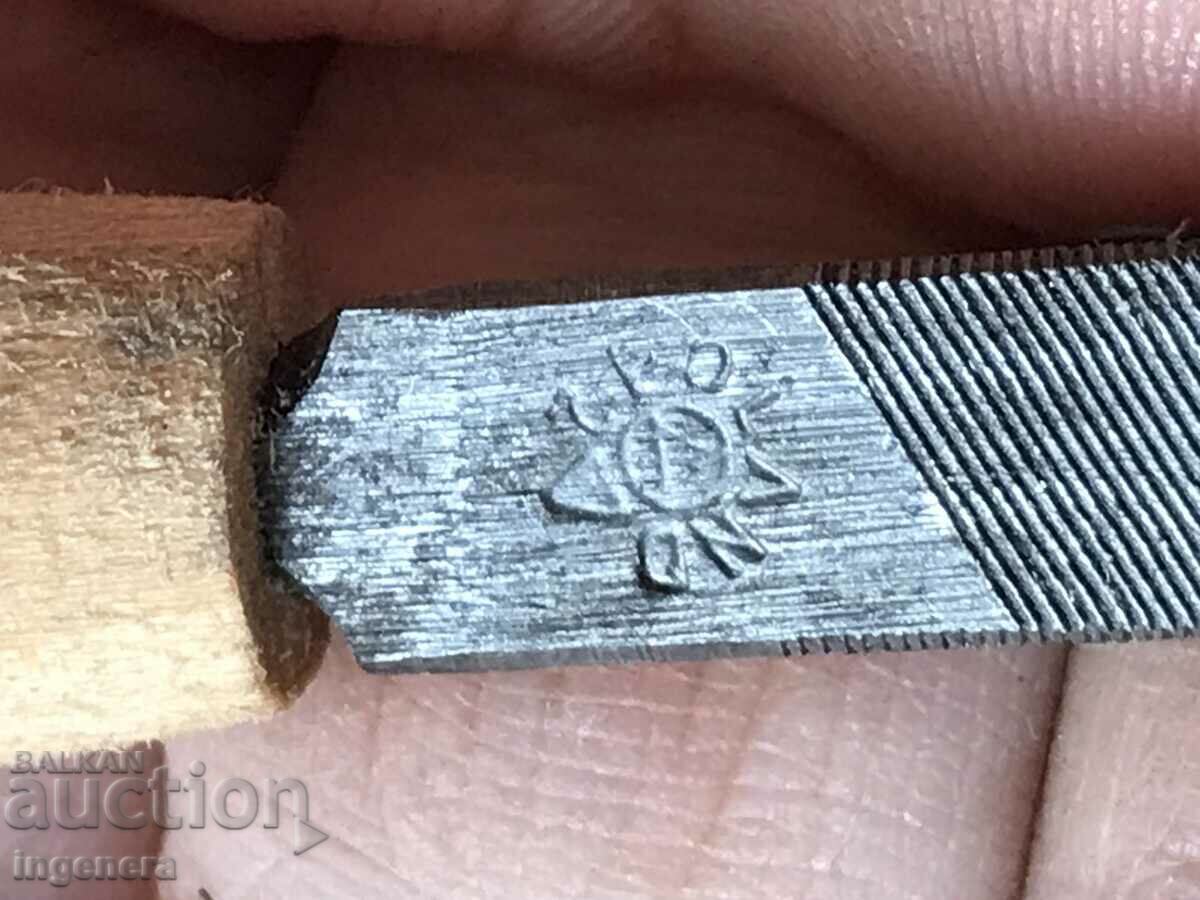 Auction PILA TRIANGLE INSTRUMENT Auction PILA TRIANGLE INSTRUMENT