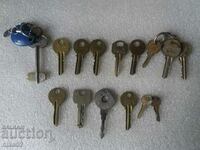 Лот от 16 броя стари ключове