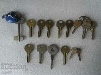 Lot of 16 old keys