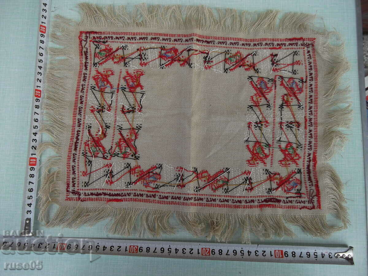 Auction Hand-embroidered check Auction Hand-embroidered check