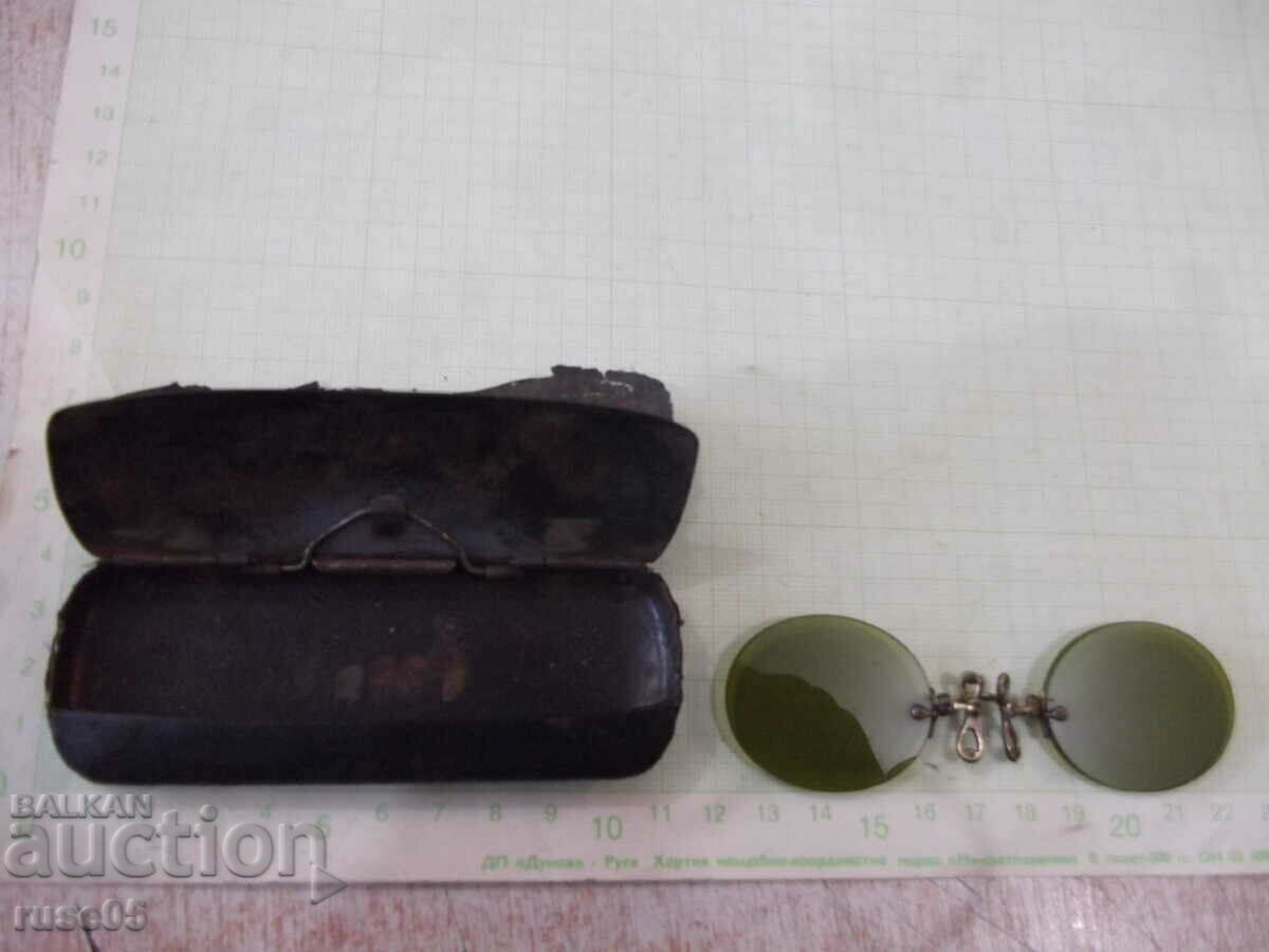 Pensne sunny old in a metal case with price 45.00 BGN | € 23.01