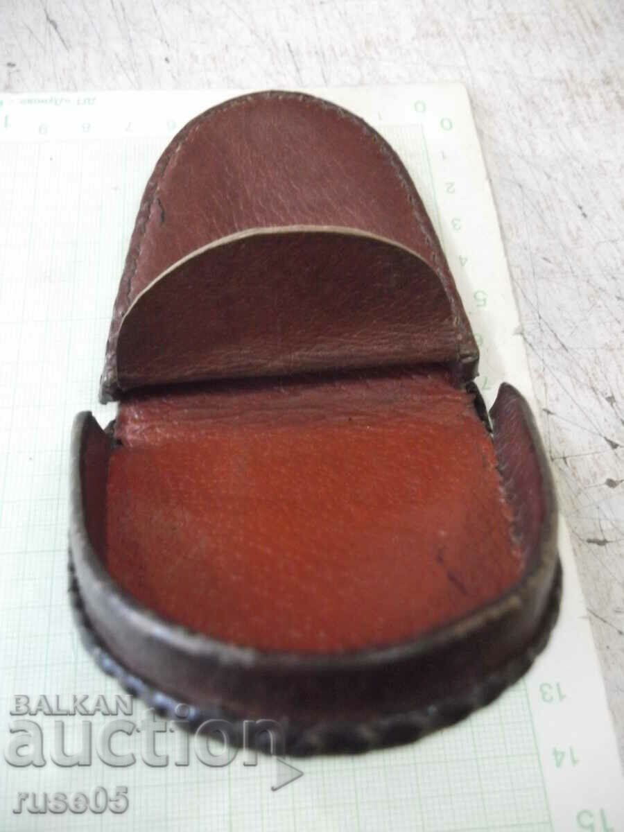 Delivery of Genuine leather purse a little old from the soca Delivery of Genuine leather purse a little old from the soca