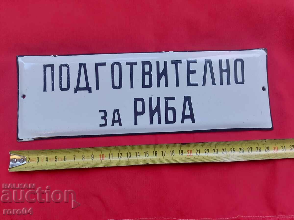 PLATE cu preț € 27.99 | 54.74 BGN