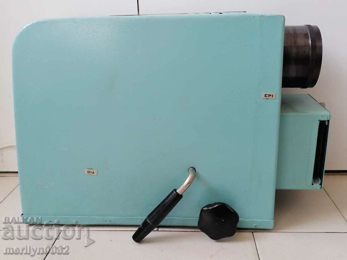 Projection device DOCENT social period - 6 Projection device DOCENT social period - 6