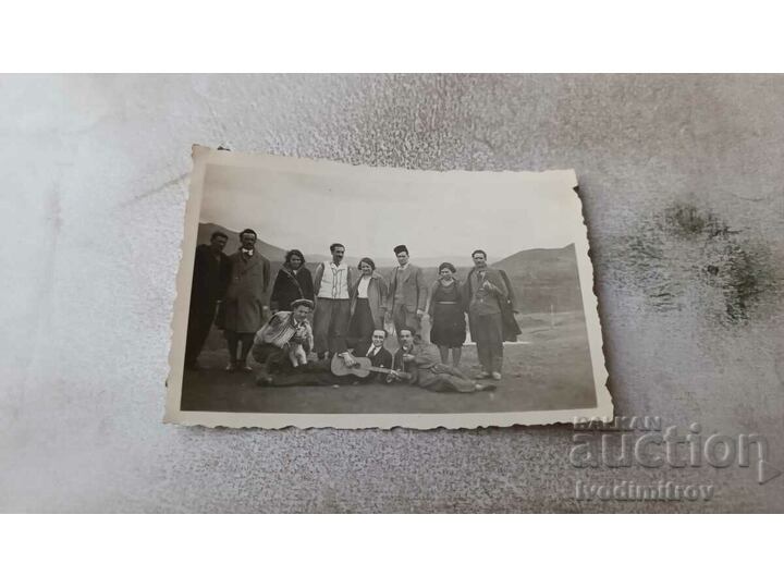Снимка Мъже жени и куче в планината Стари снимки Изделия от хартия Balkanauction