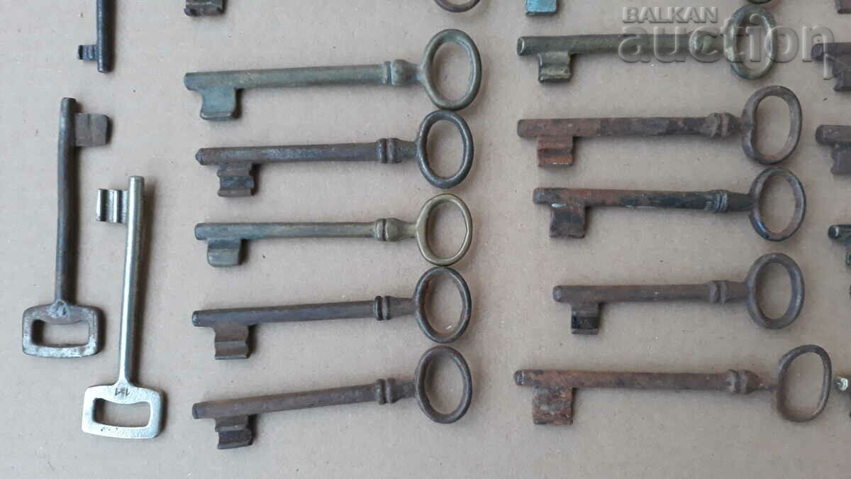 Auction  Antique key lock latch lot keys keys