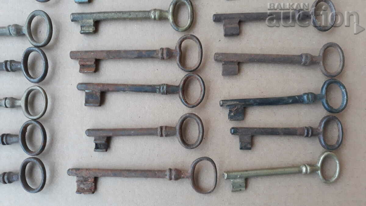 Delivery of Antique key lock latch lot keys keys