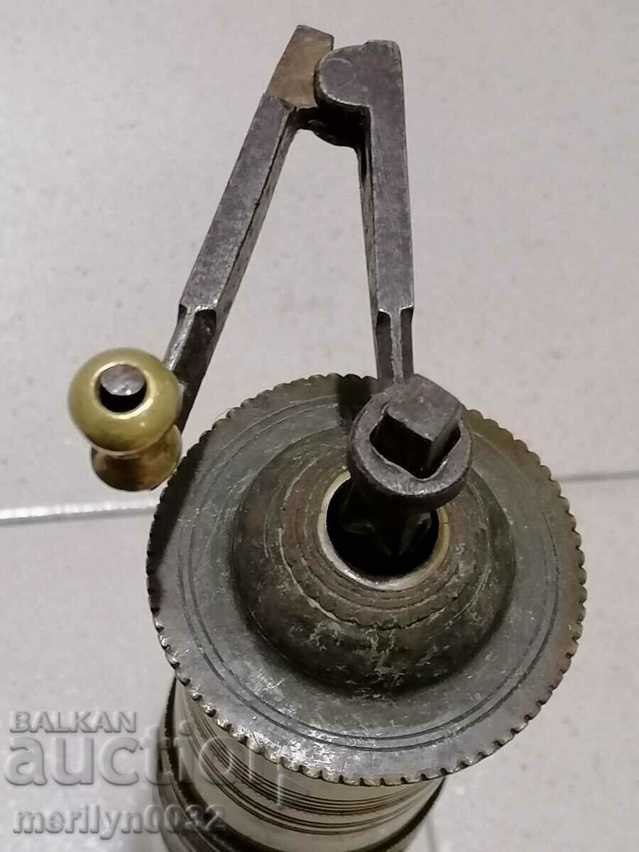 Auction An old brass spice mill Auction An old brass spice mill