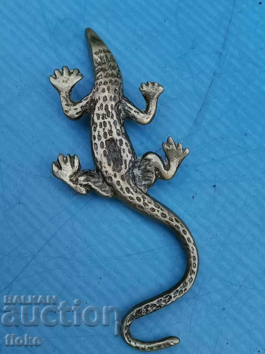 Delivery of Bronze figure - salamander