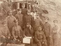 Τηλεφωνικοί φορείς στο 44ο σύνταγμα πεζικού, περιοχή Cherna, 1917.